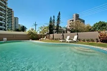 Amira Apartments Main Beach Hotel